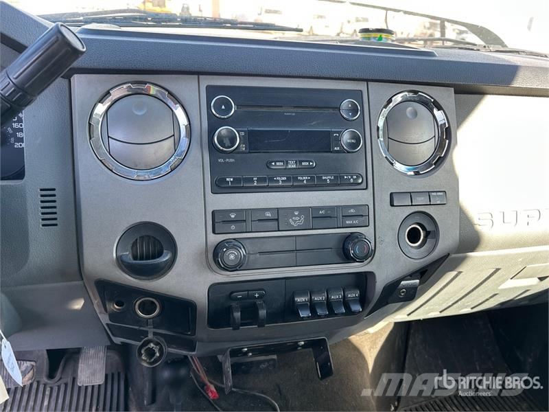 Ford F-550 XLT 4x4 Tow Truck (Inoperable) Vyslobodzovacie vozidlá