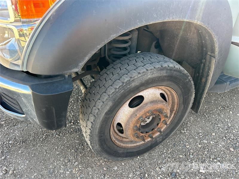 Ford F-550 XLT 4x4 Tow Truck (Inoperable) Vyslobodzovacie vozidlá