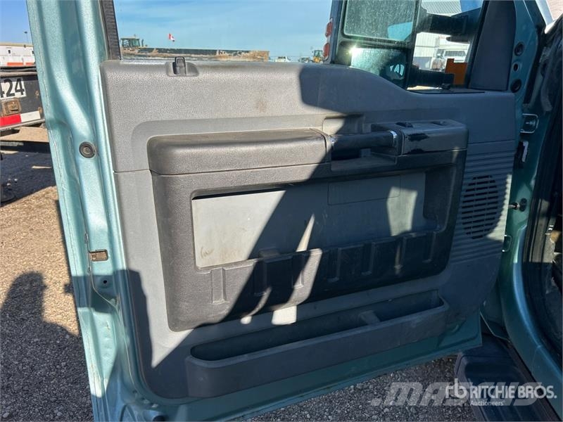 Ford F-550 XLT 4x4 Tow Truck (Inoperable) Vyslobodzovacie vozidlá