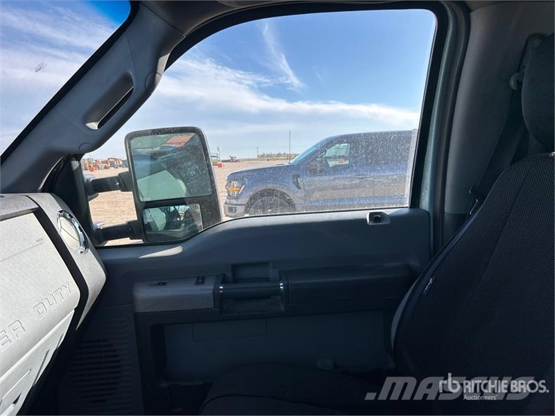 Ford F-550 XLT 4x4 Tow Truck (Inoperable) Vyslobodzovacie vozidlá
