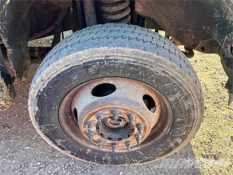 Ford F-550 XLT 4x4 Utility Truck Pikaplar