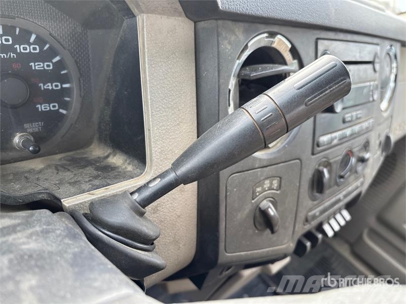 Ford F-550 XLT 4x4 Utility Truck Pikapai / Bortiniai sunkvežimiai