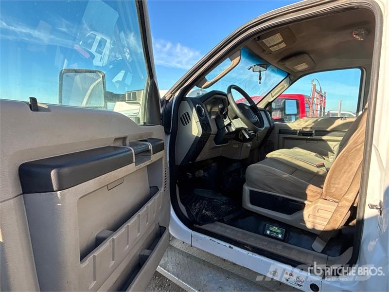 Ford F-550 XLT 4x4 Utility Truck Pikaplar