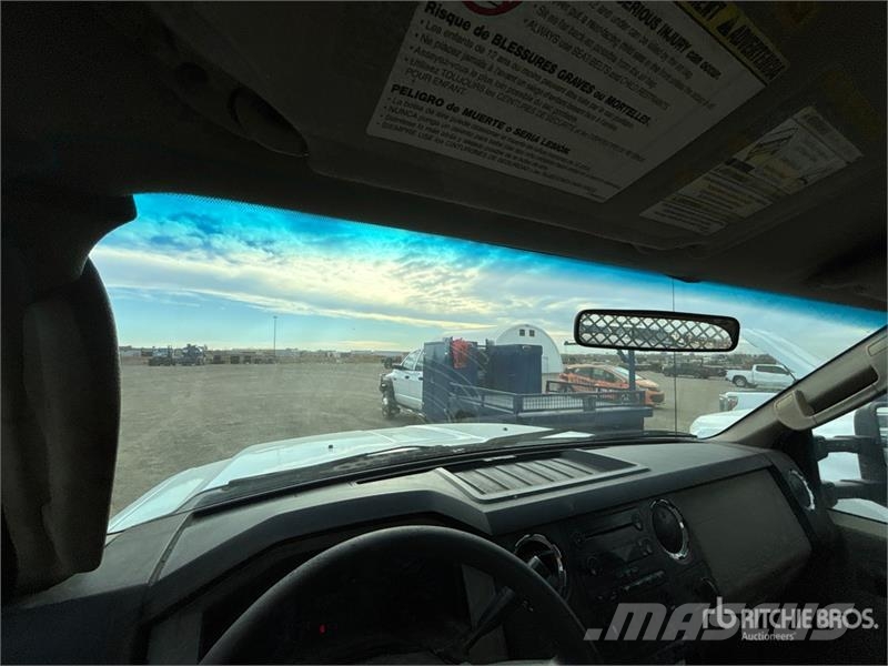 Ford F-550 XLT 4x4 Utility Truck Pikapai / Bortiniai sunkvežimiai