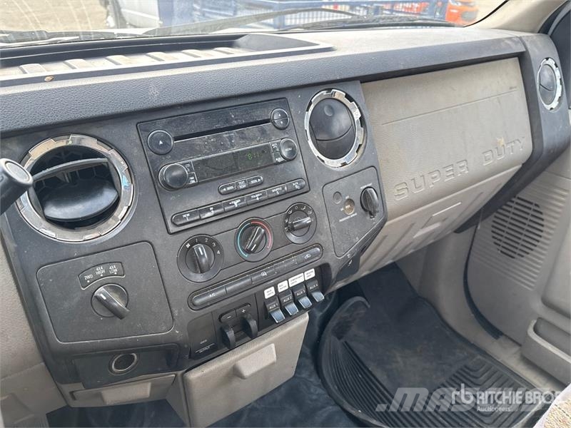 Ford F-550 XLT 4x4 Utility Truck Pikapai / Bortiniai sunkvežimiai