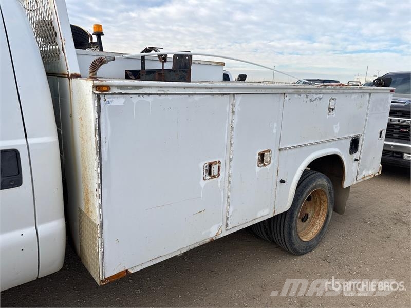 Ford F-550 XLT 4x4 Utility Truck Pikapai / Bortiniai sunkvežimiai