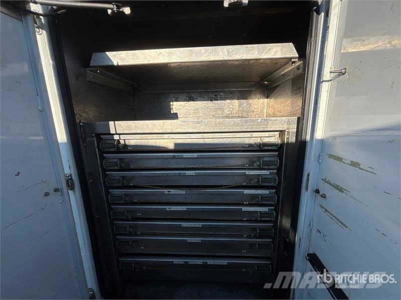 Ford F-550 XLT 4x4 Utility Truck Pikaplar