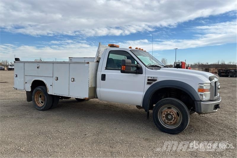 Ford F-550 XLT 4x4 Utility Truck Pikapai / Bortiniai sunkvežimiai