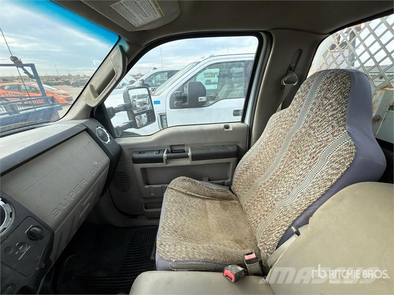 Ford F-550 XLT 4x4 Utility Truck Pikapai / Bortiniai sunkvežimiai