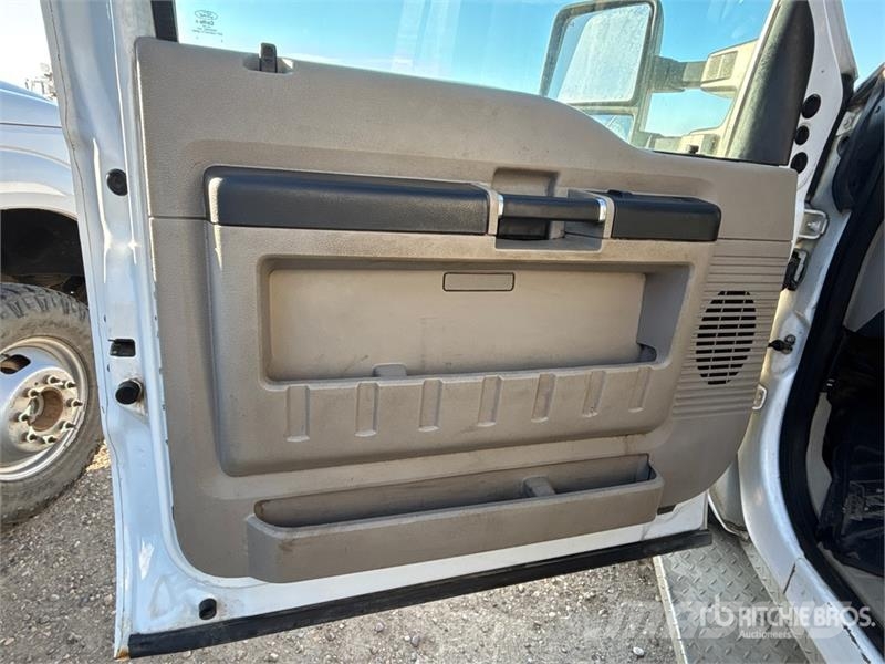 Ford F-550 XLT 4x4 Utility Truck Pikaplar