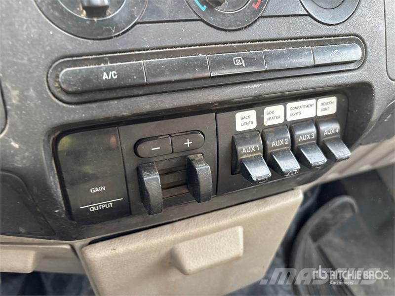 Ford F-550 XLT 4x4 Utility Truck Pikapai / Bortiniai sunkvežimiai