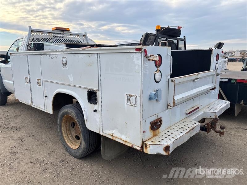 Ford F-550 XLT 4x4 Utility Truck Pikapai / Bortiniai sunkvežimiai