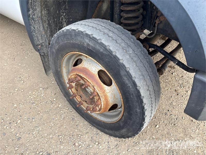 Ford F-550 XLT 4x4 Utility Truck Pikapai / Bortiniai sunkvežimiai