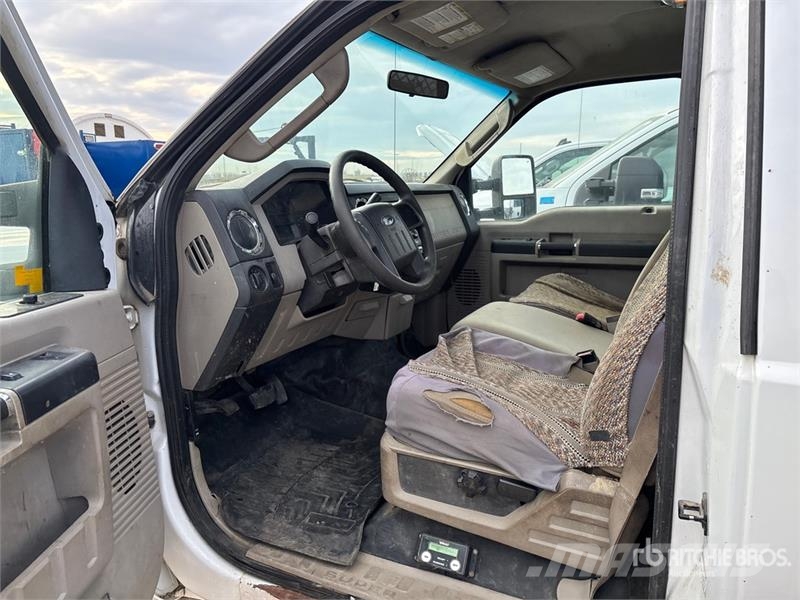 Ford F-550 XLT 4x4 Utility Truck Pikapai / Bortiniai sunkvežimiai