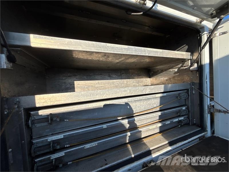 Ford F-550 XLT 4x4 Utility Truck Pikaplar