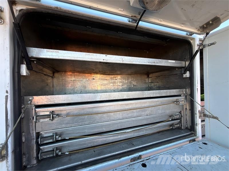 Ford F-550 XLT 4x4 Utility Truck Pikaplar