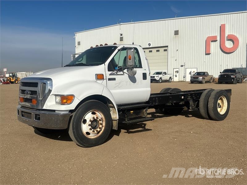 Ford F-650 XLT 4x2 Cab and Chassis 駕駛室與內部