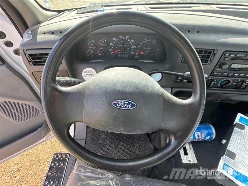 Ford F-650 XLT 4x2 Cab and Chassis Cabines e interior