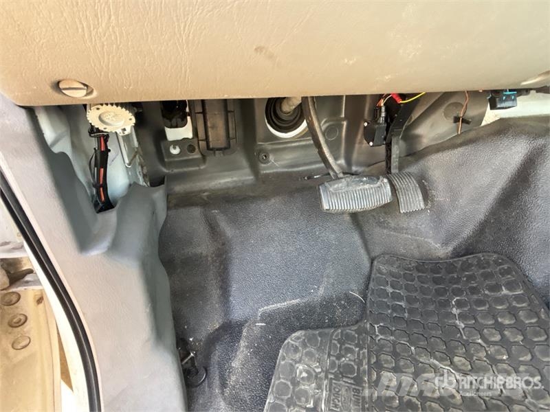 Ford F-650 XLT 4x2 Cab and Chassis Cabines e interior