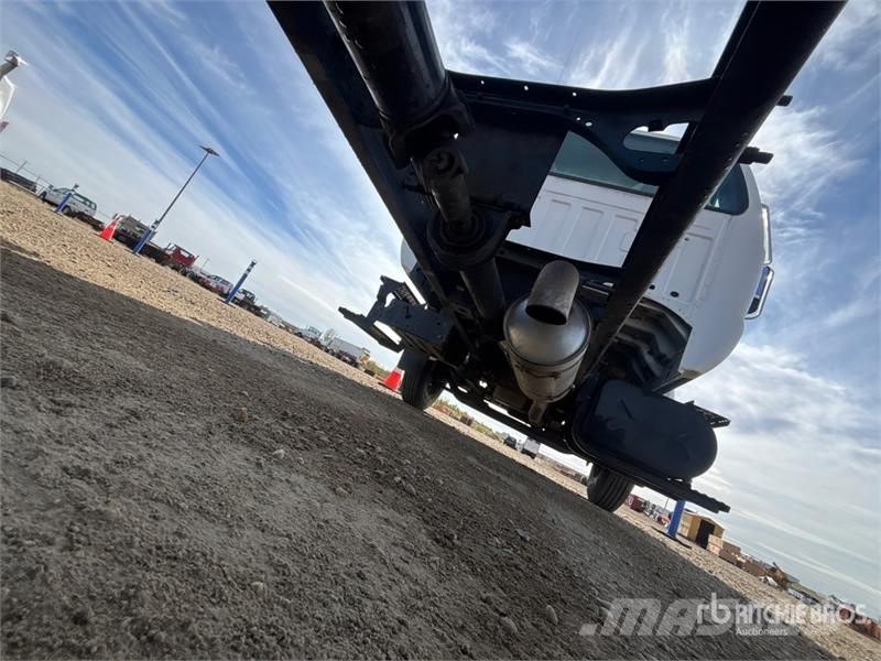 Ford F-650 XLT 4x2 Cab and Chassis Cabines e interior