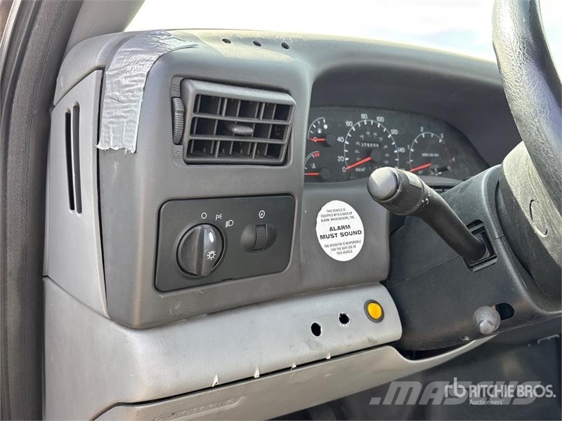 Ford F-650 XLT 4x2 Cab and Chassis Cabines e interior
