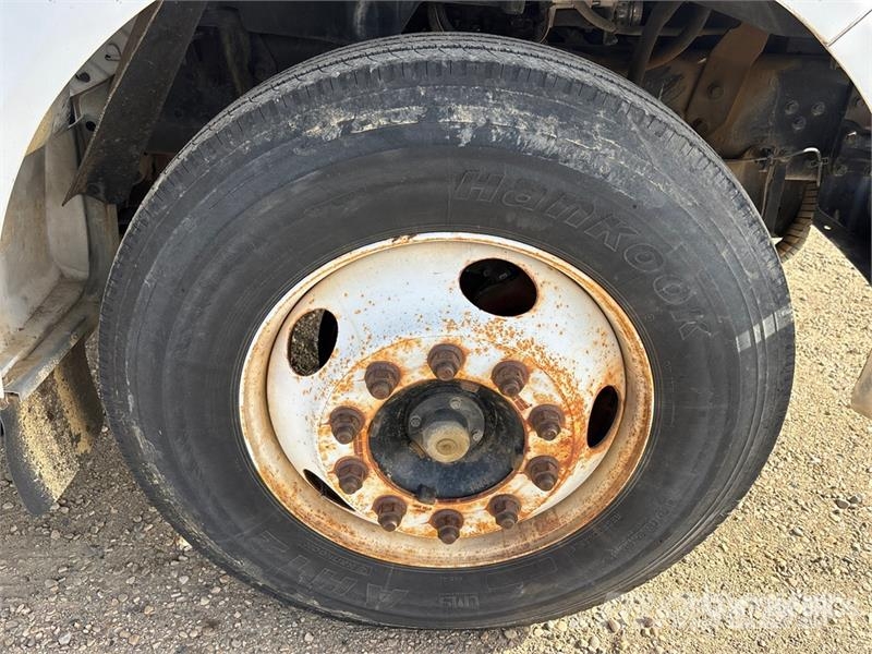 Ford F-650 XLT 4x2 Cab and Chassis Cabines e interior