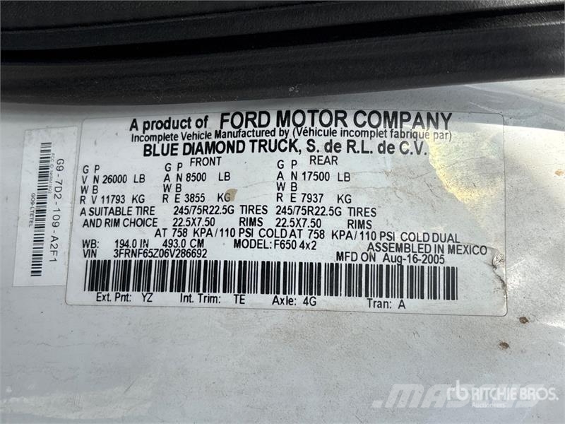 Ford F-650 XLT 4x2 Cab and Chassis Cabines e interior