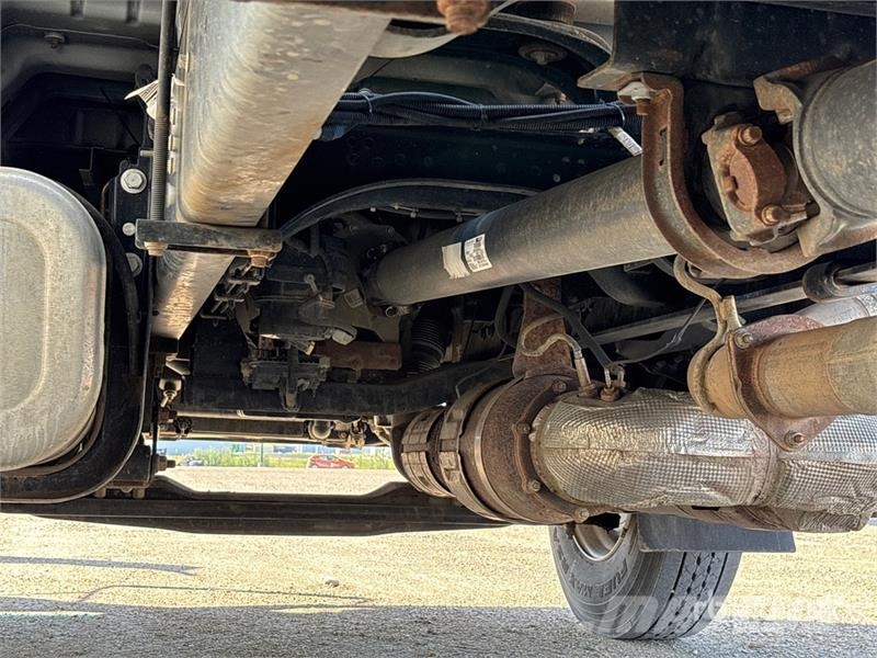 Ford F-750 4x2 Van Truck Sanduk kamioni