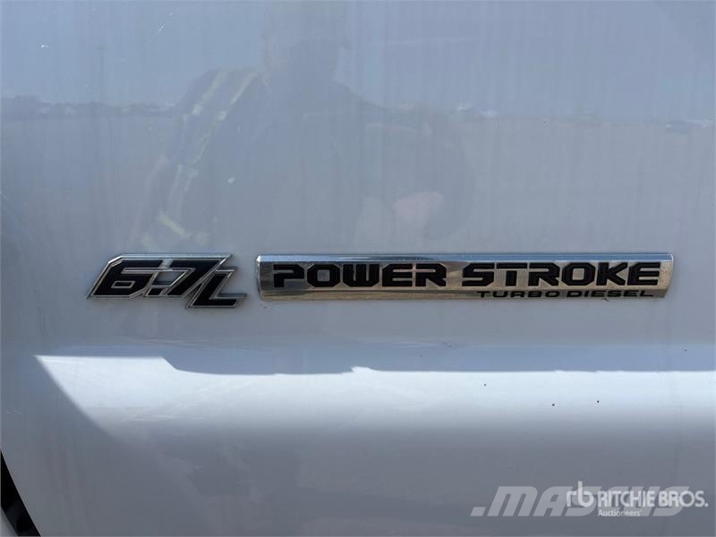 Ford F-750 4x2 Van Truck Sanduk kamioni