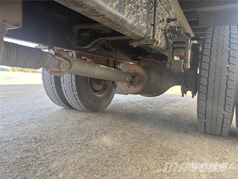 Ford F-750 4x2 Van Truck Sanduk kamioni