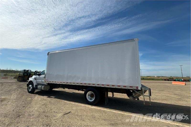 Ford F-750 4x2 Van Truck Sanduk kamioni