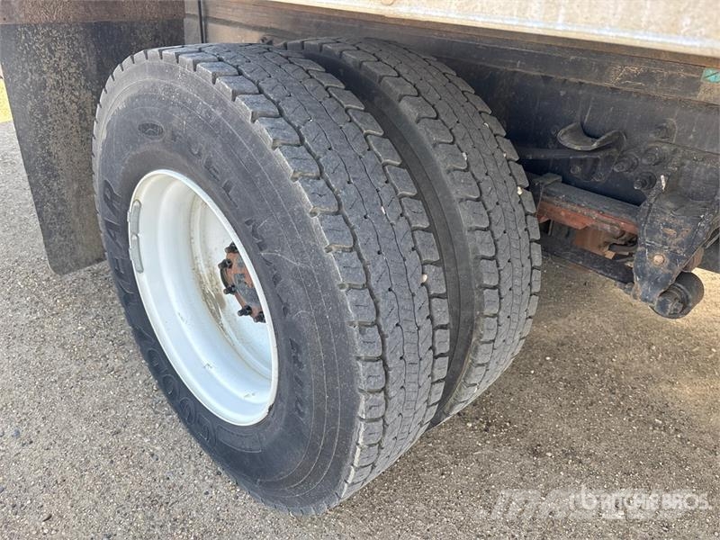 Ford F-750 4x2 Van Truck Sanduk kamioni