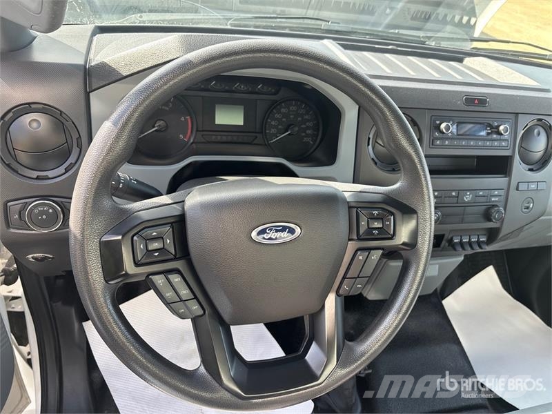Ford F-750 4x2 Van Truck Sanduk kamioni