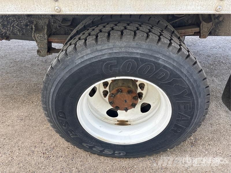 Ford F-750 4x2 Van Truck Sanduk kamioni