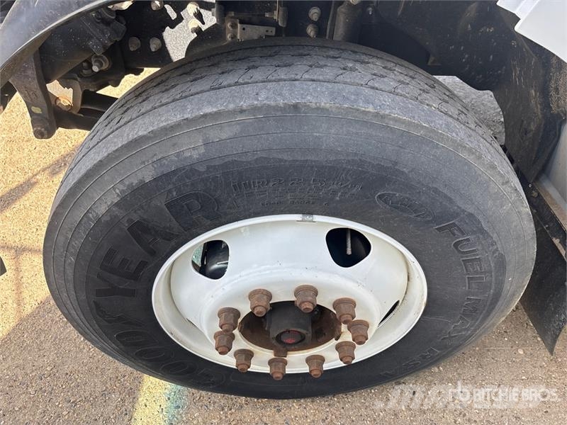 Ford F-750 4x2 Van Truck Sanduk kamioni