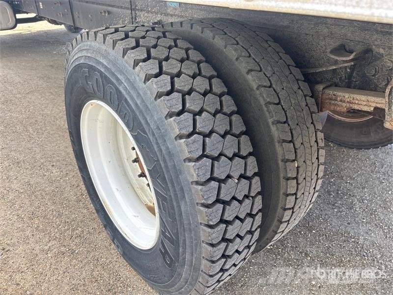 Ford F-750 4x2 Van Truck Sanduk kamioni