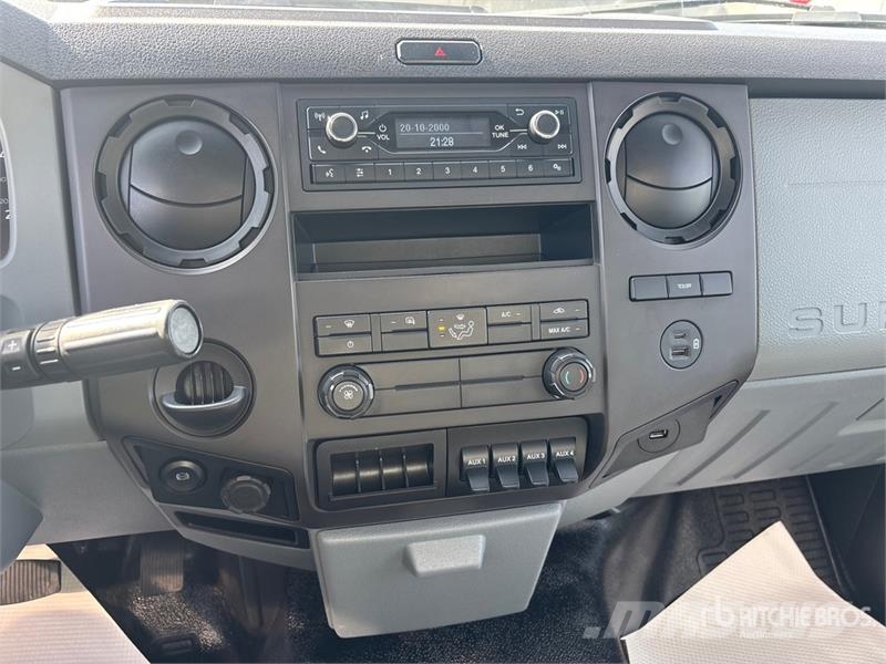 Ford F-750 4x2 Van Truck Sanduk kamioni