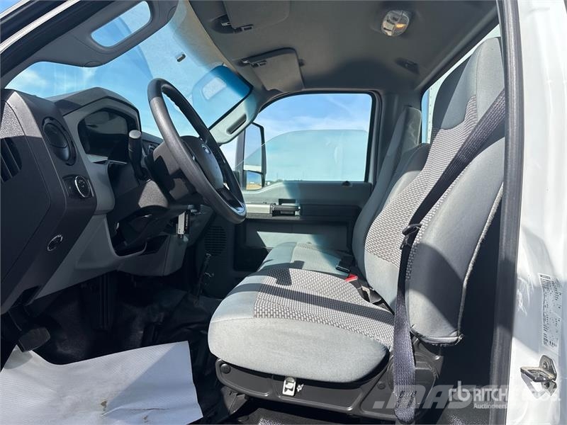 Ford F-750 4x2 Van Truck Sanduk kamioni