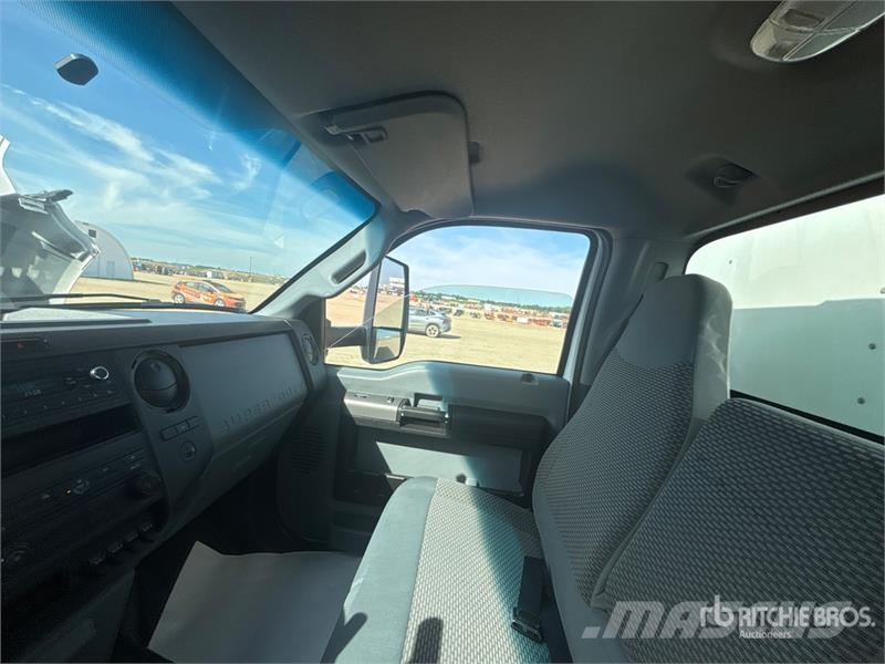 Ford F-750 4x2 Van Truck Sanduk kamioni