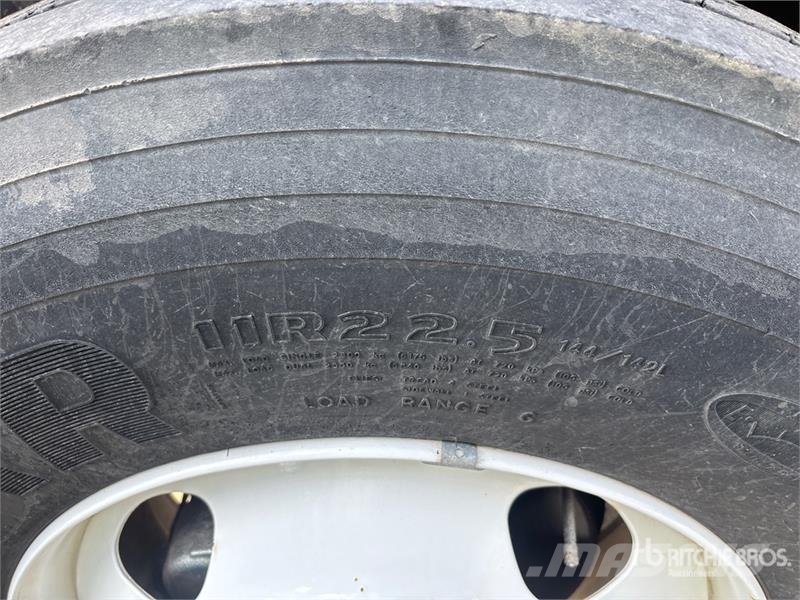 Ford F-750 4x2 Van Truck Sanduk kamioni