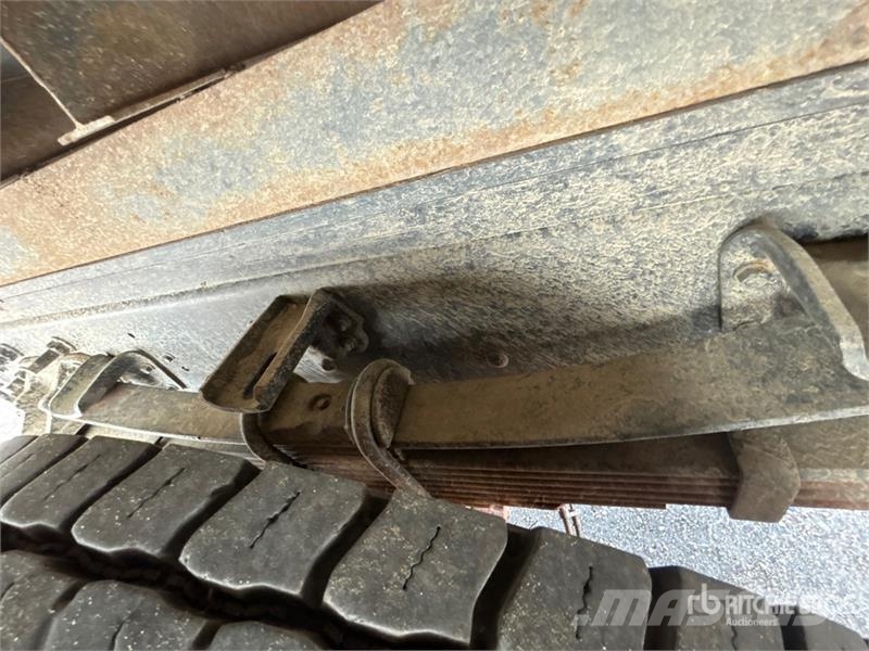 Ford F-750 4x2 Van Truck Sanduk kamioni