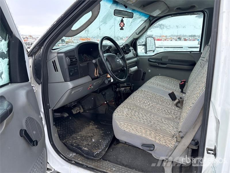 Ford F550 Super Duty XL 4x4 Utility Truck Бортовые фургоны