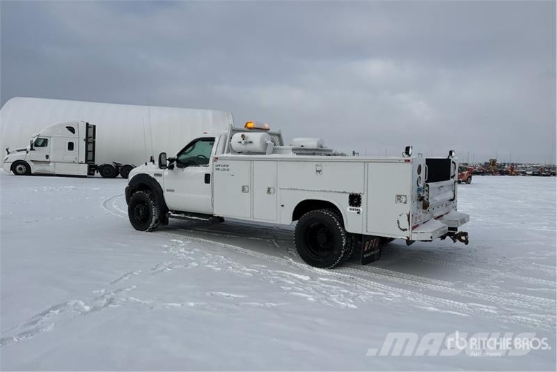 Ford F550 Super Duty XL 4x4 Utility Truck Бортовые фургоны