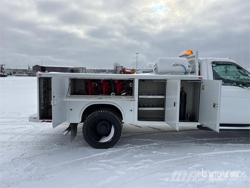 Ford F550 Super Duty XL 4x4 Utility Truck Бортовые фургоны