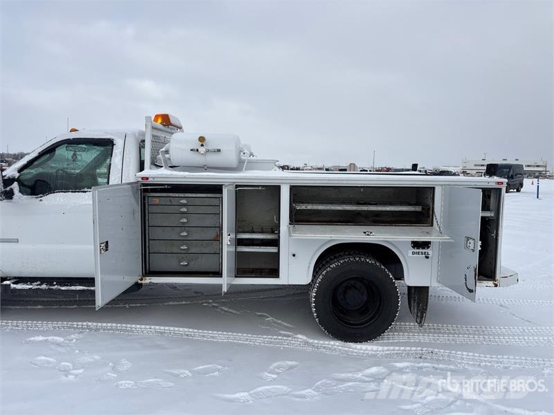 Ford F550 Super Duty XL 4x4 Utility Truck Бортовые фургоны