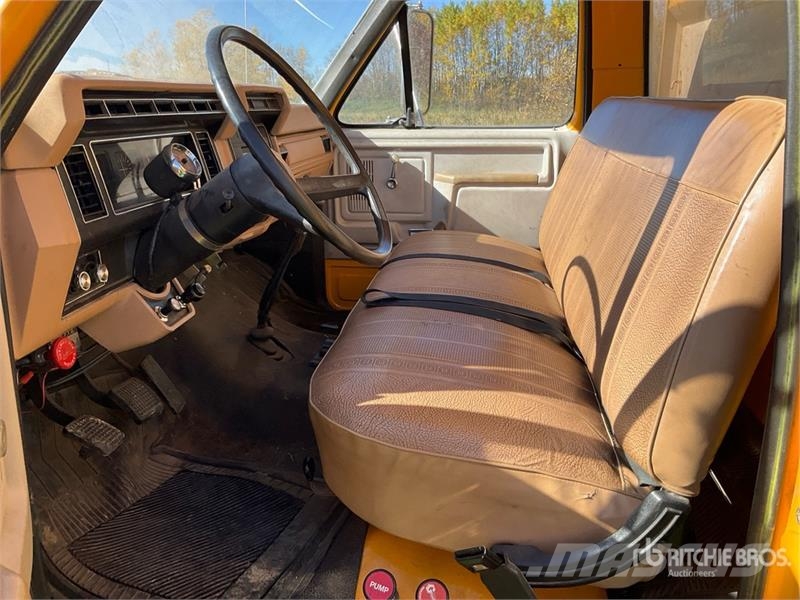Ford F600 4x2 Grain Truck Camiones para granja y transporte de granos