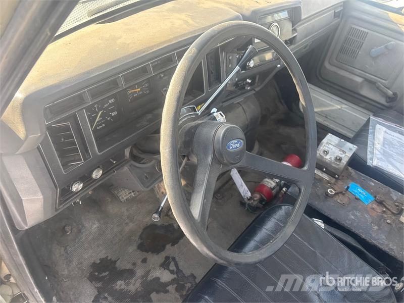 Ford F800 4x4 S/A Dump Truck 自卸式货车