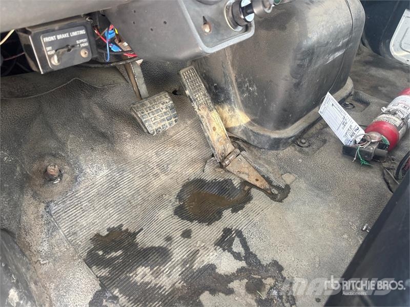 Ford F800 4x4 S/A Dump Truck 自卸式货车