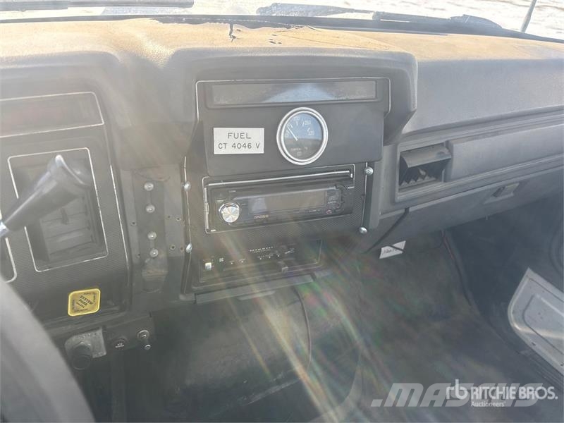 Ford F800 4x4 S/A Dump Truck 自卸式货车