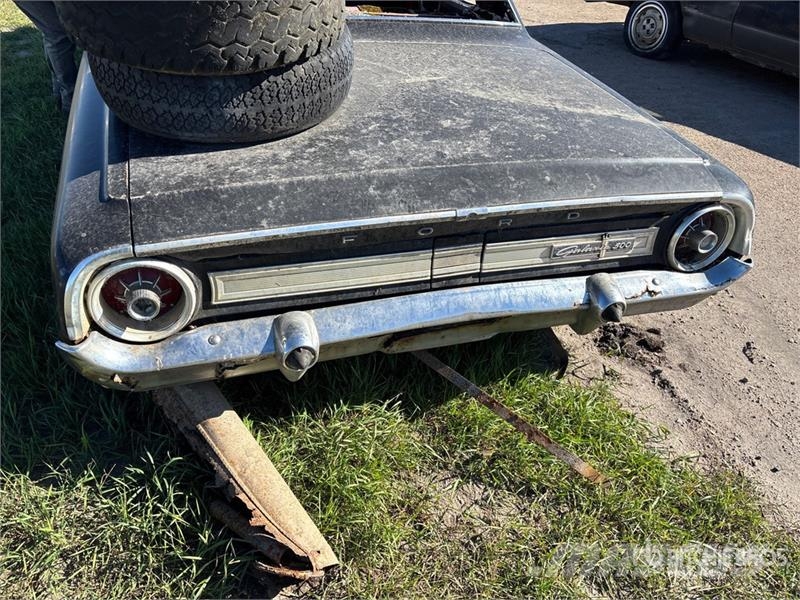Ford Galaxie 500 Automobile (Inoperable) Auto's